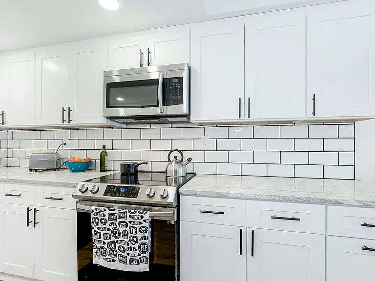 Modern kitchen/New cabinets