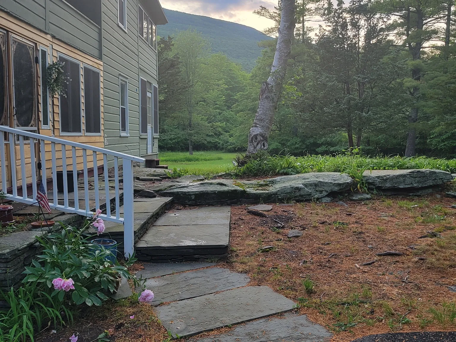 2 bed, 1250 sqft, $1,800 — Photo 2