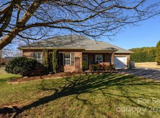 2036 Summerfield Cir, Conover, NC 28613