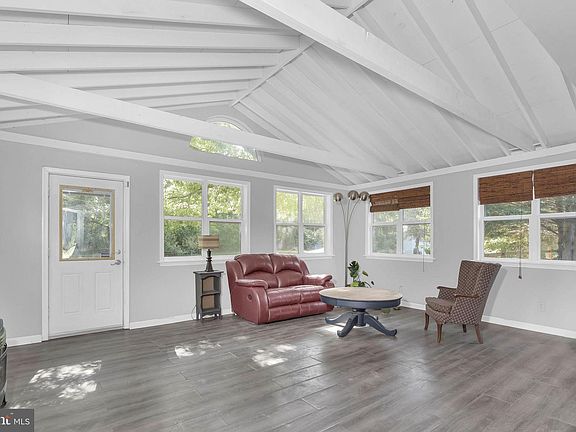 2nd image of 203 Acorn Dr