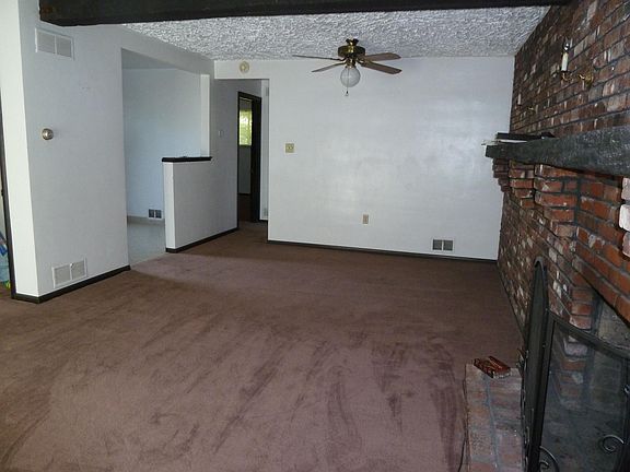 Unit 1-Living/Dining Area