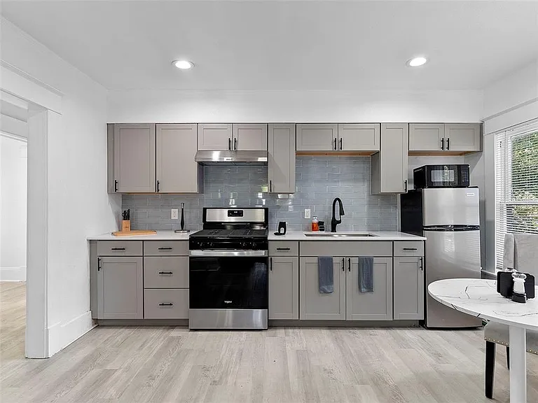 412 E Harwood St #1 — Photo 10