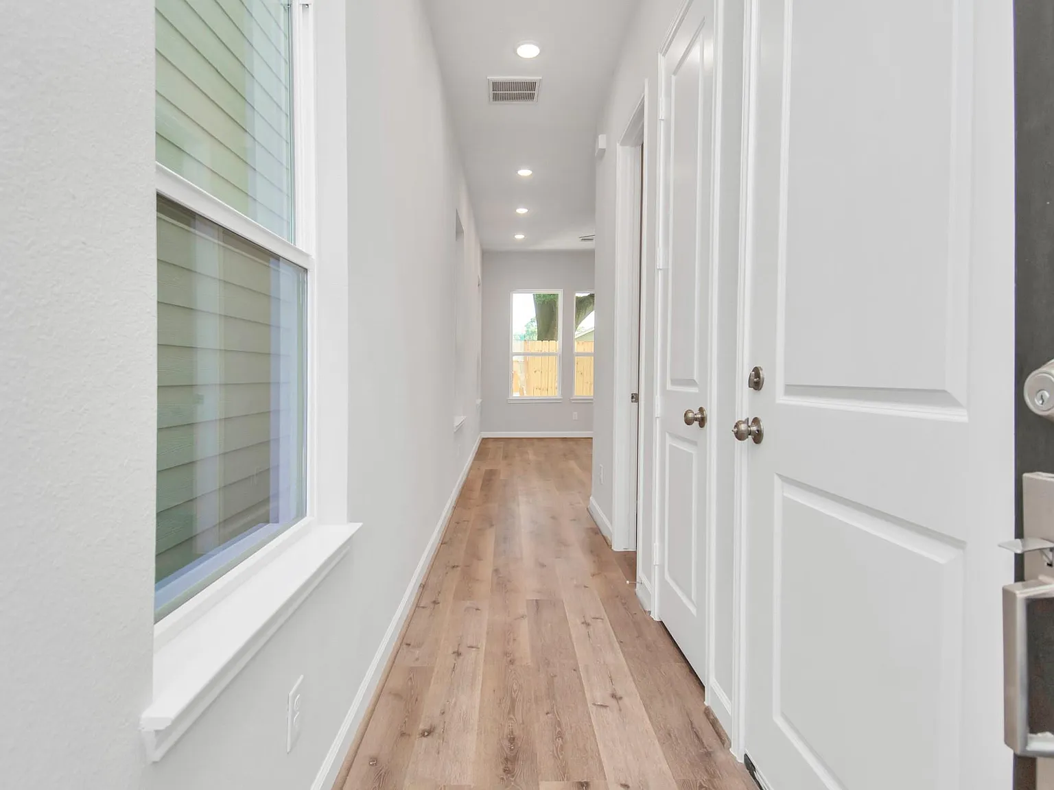3 bed, 2.5 bath, 1627 sqft, $2,400 — Photo 3