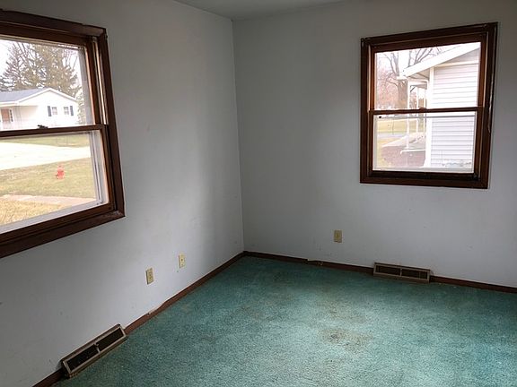 5th image of 315 W Eisenhower St