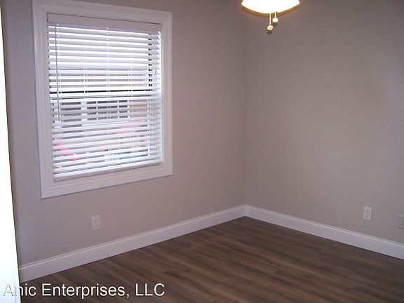 3rd image of 449 W Jefferson Ave