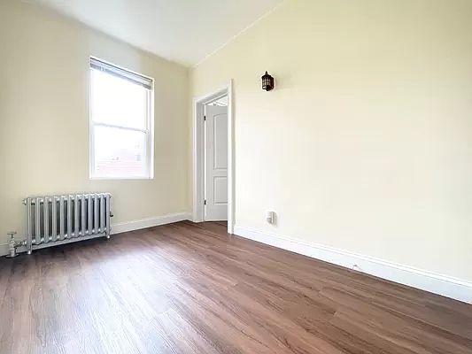 5th image of 569 Leonard St #3F