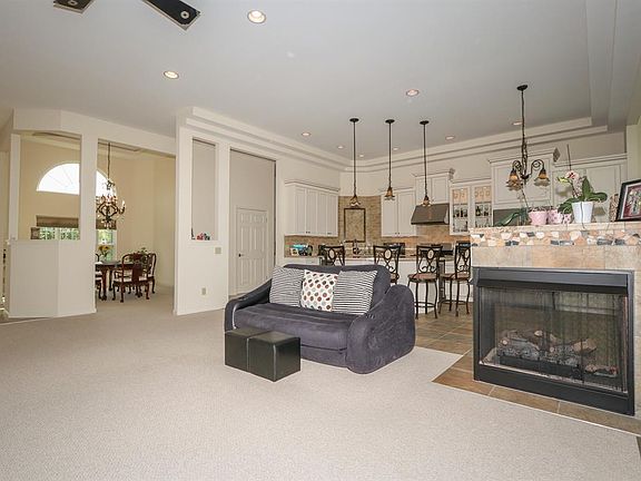 5th image of 9417 Amber Ln