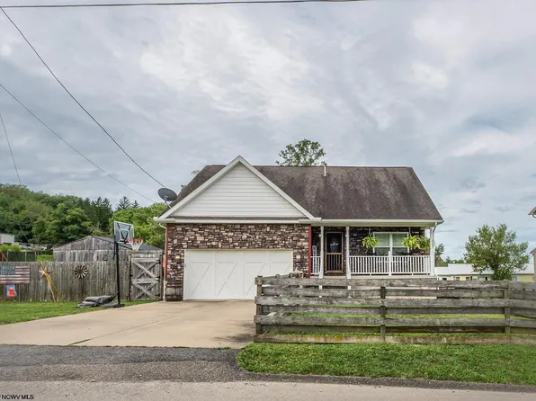 1542 Tulip Ln, Fairmont, WV 26554