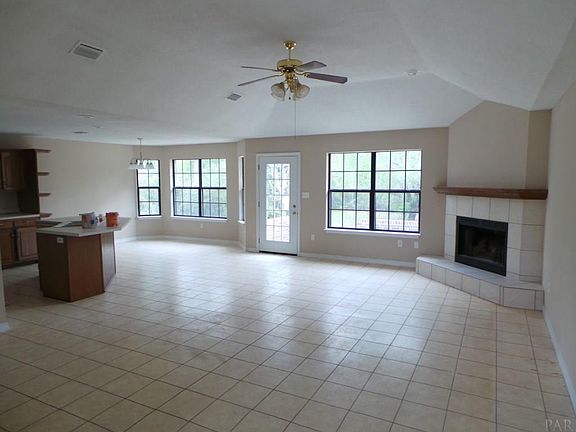 4th image of 2413 Hilton Dr