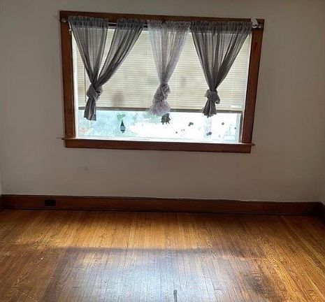 4th image of 290 Robinson St