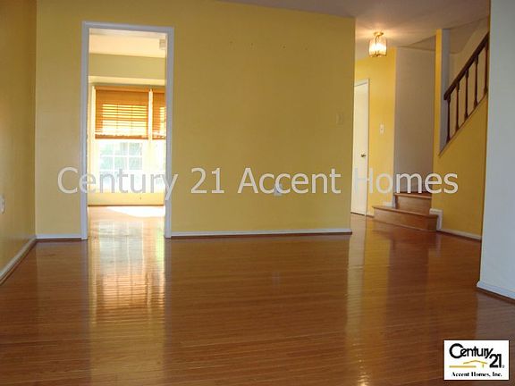 4th image of 2514C S Arlington Mill Dr #3