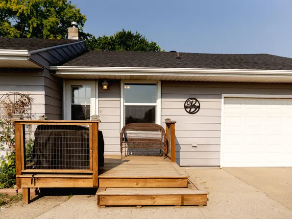 2020 4th Ave SW, Jamestown, ND 58401