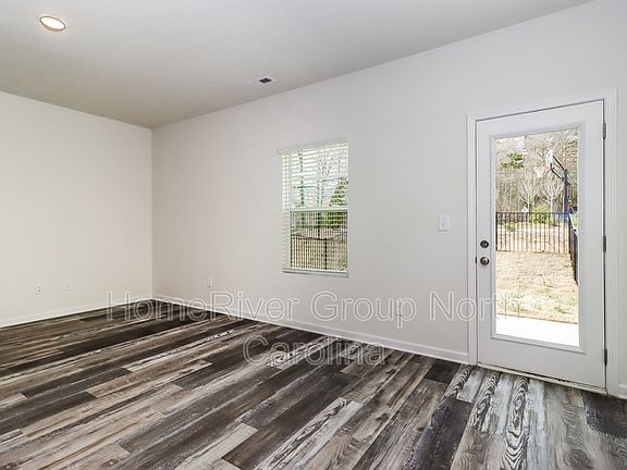4th image of 108B Blakeslee Ct