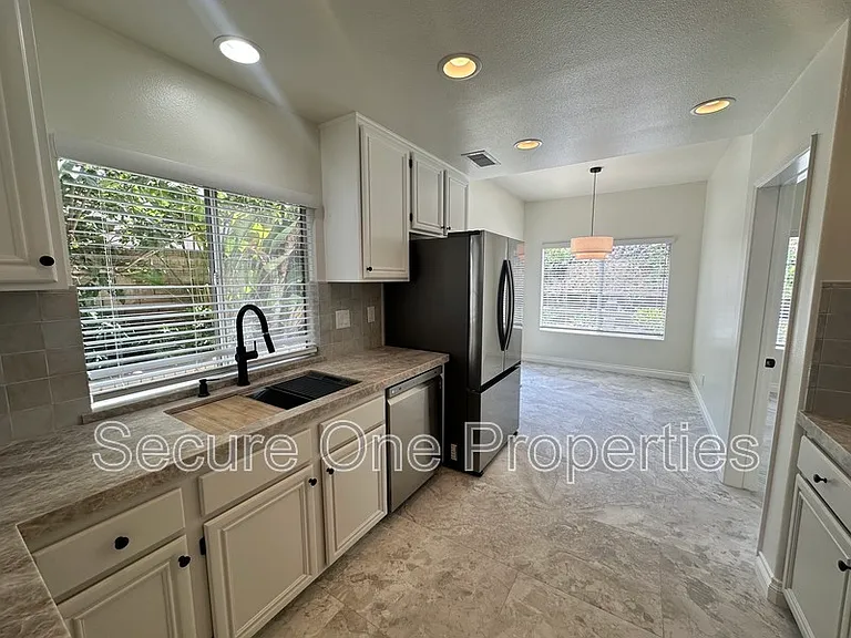 1740 Amarelle St — Photo 9