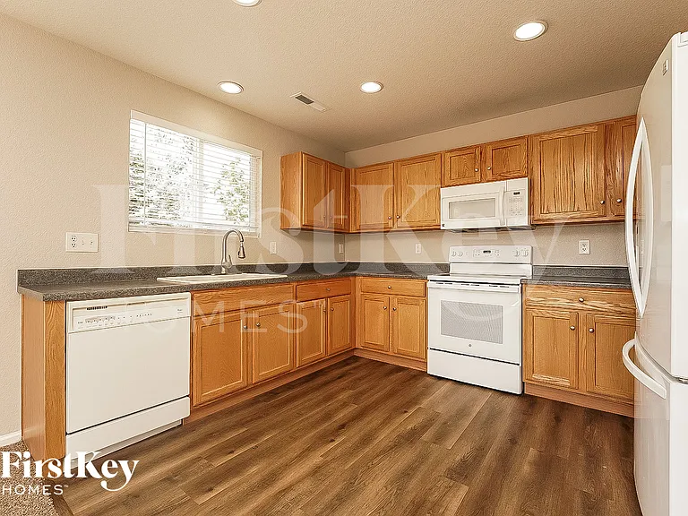 783 Willow Dr — Photo 8