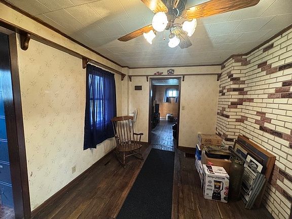 4th image of 174 Davenport St