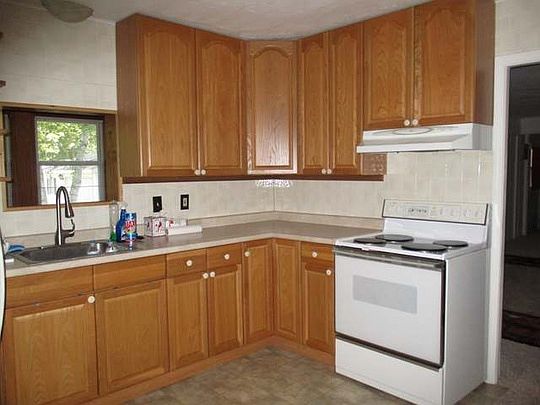 3rd image of 2271 Oakridge Dr