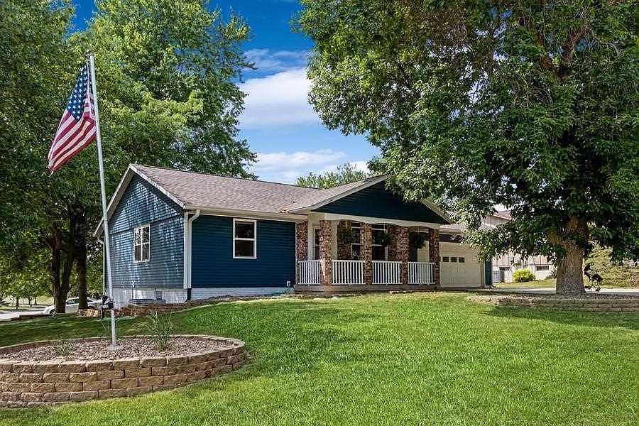 1st image of 406 Hampton Dr