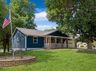 406 Hampton Dr, Williamsburg, IA 52361