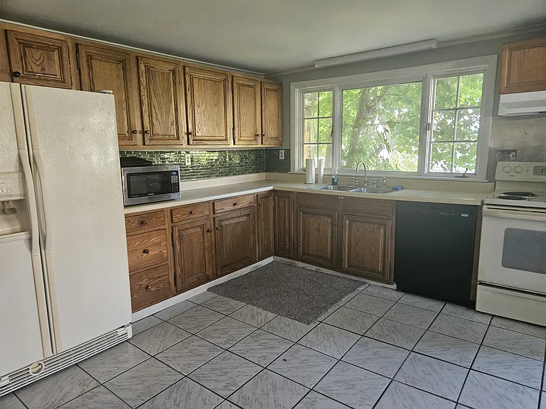 167 W Main St #1 — Photo 3