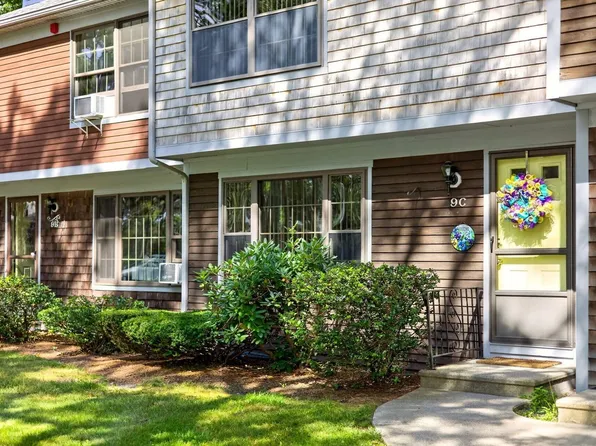 195 Falmouth Rd APT 9C, Mashpee, MA 02649