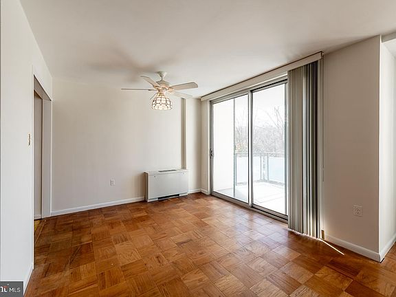 4th image of 10401 Grosvenor Pl APT 527
