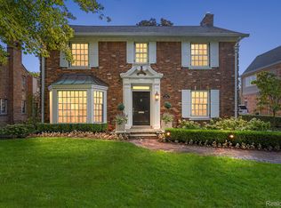 540 Lincoln Rd, Grosse Pointe, MI 48230