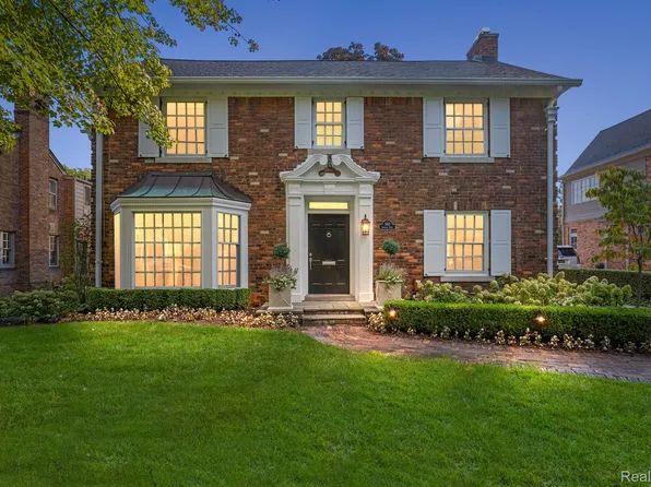 540 Lincoln Rd, Grosse Pointe, MI 48230
