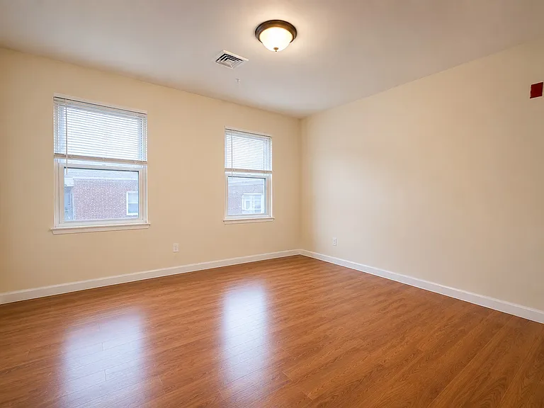 32 Lockwood Ave #2B — Photo 6