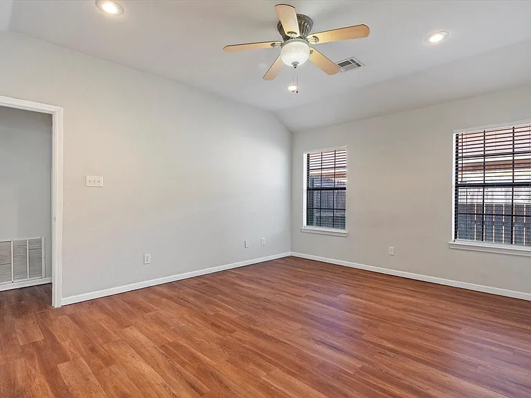 6104 Alexus Dr — Photo 21