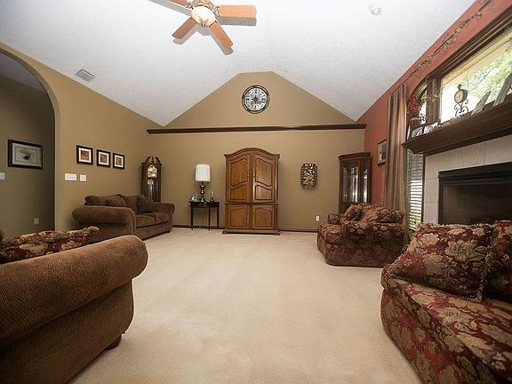 5th image of 15 Danridge Dr