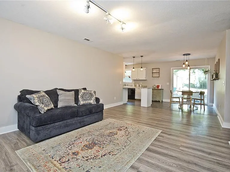 1018 N Lonnie Ave — Photo 11