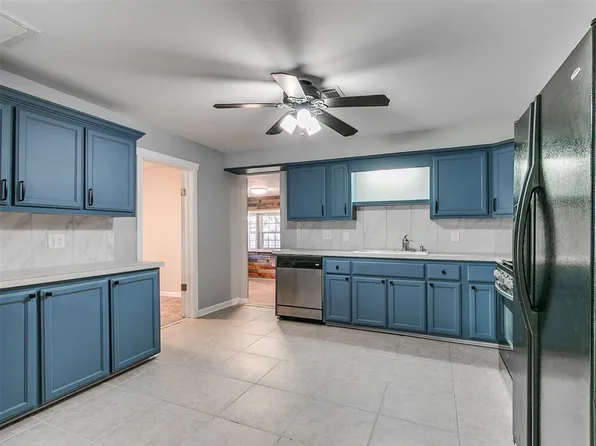 305 SE 1st St, Tuttle, OK 73089