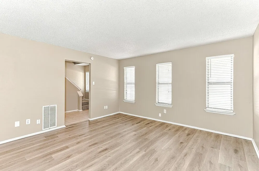 3 bed, 2.5 bath, 1400 sqft, $1,920 — Photo 4