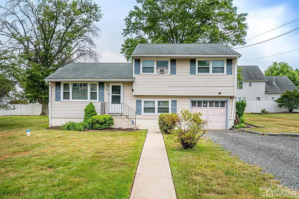 18 Carmen St photo 1