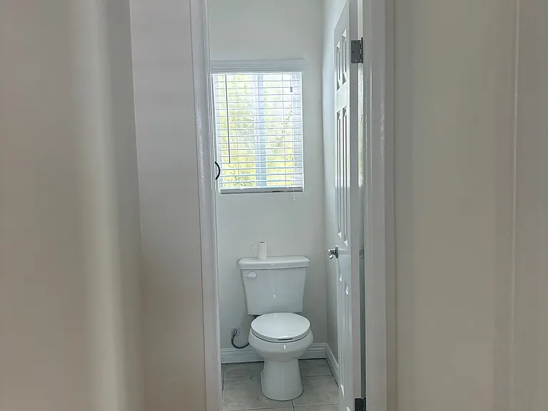 Hallway betwen Bedroom and Bathroom