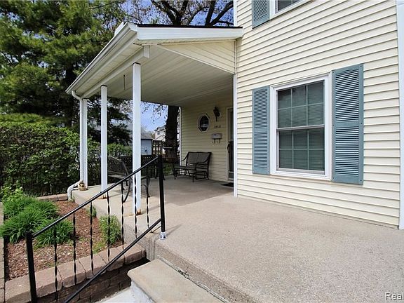 5th image of 22431 Beach St