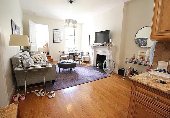5th image of 141 W 72nd St APT 6