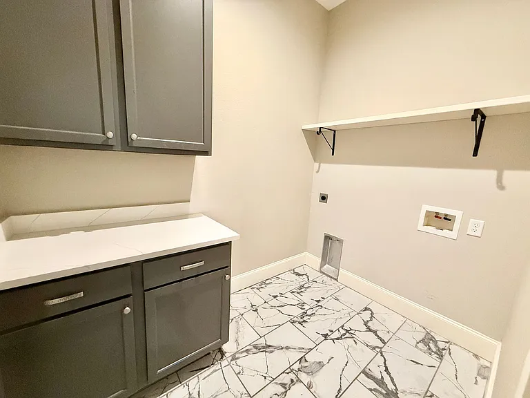 1037 Stagecoach Bnd — Photo 12