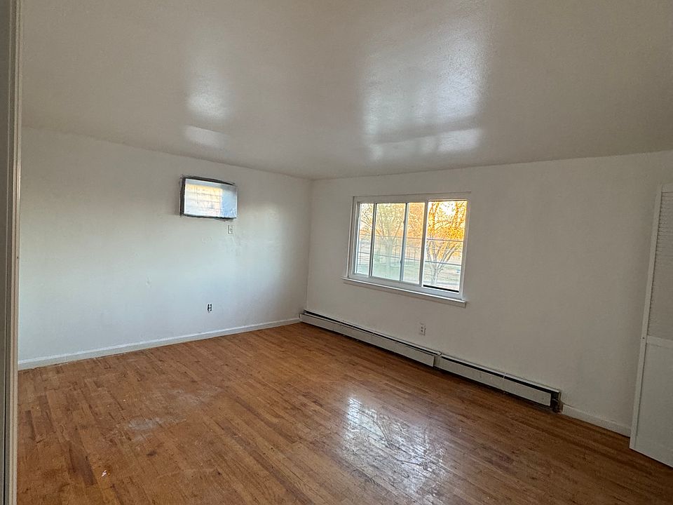 1st image of 185 Lamberts Ln Floor 1