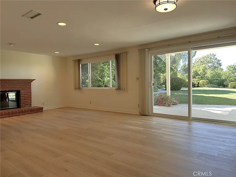 26543 Academy Dr — Photo 5