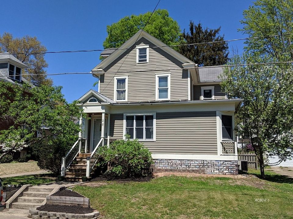 1st image of 28 Maplewood Dr