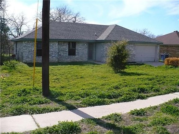 3rd image of 204 E Avenue A