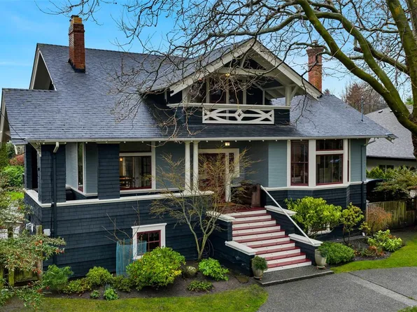 2753 Cavendish Ave, Oak Bay, BC V8R 2G7