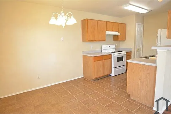 3 bed, 1100 sqft, $1,050 — Photo 4