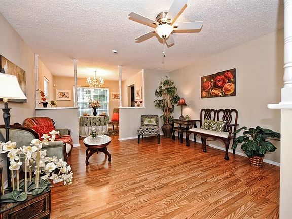 4th image of 4728 Shamrock Dr