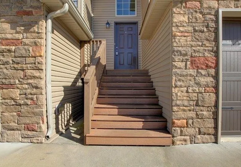 1720A Thistlewood Dr — Photo 2