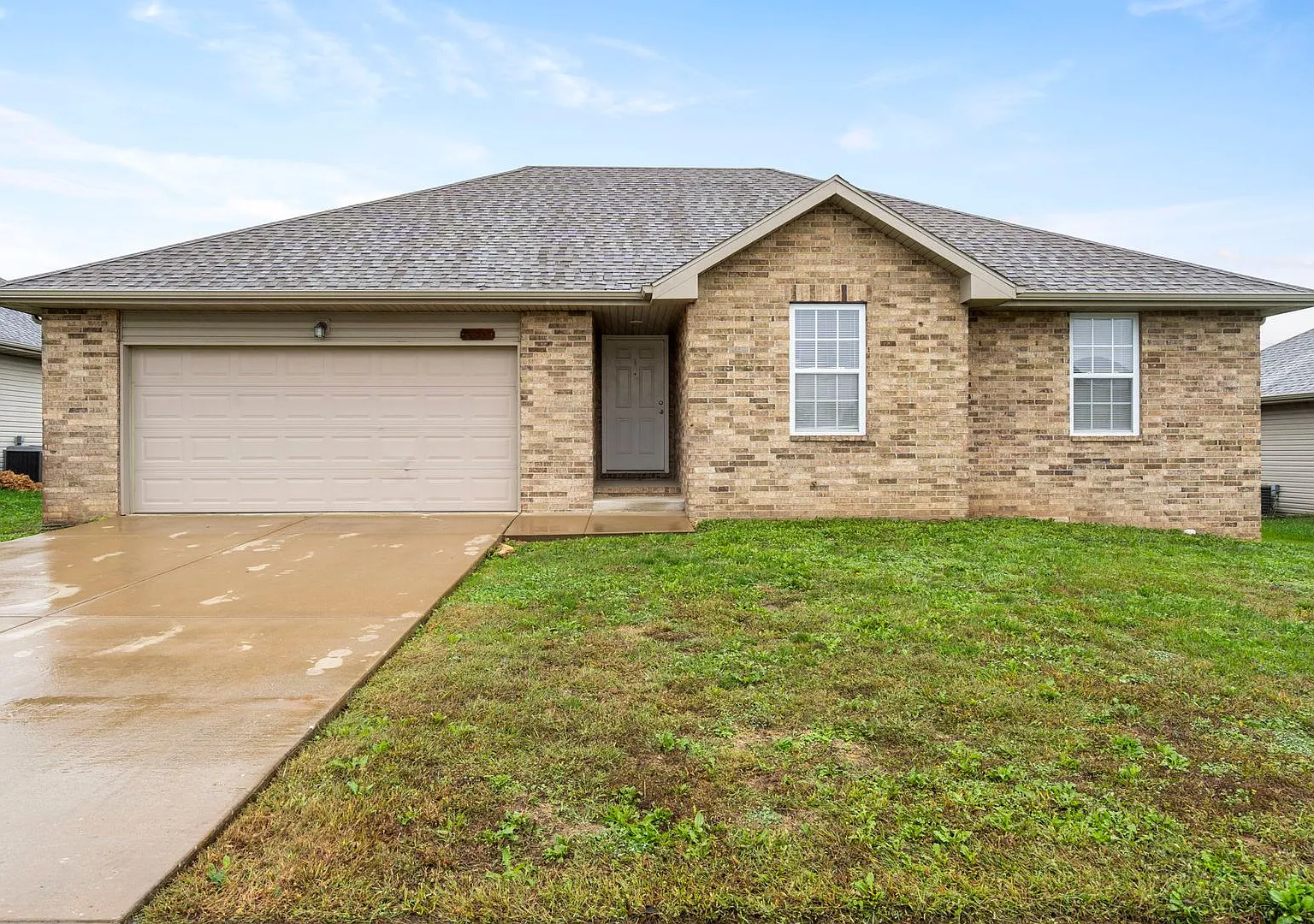 3 Bedroom in Ozark! — Photo 1