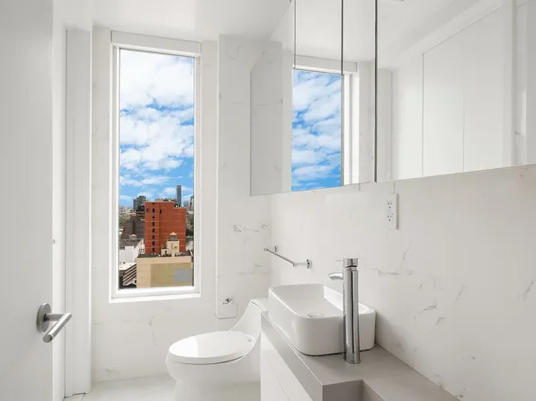 301 East 61st Street image 13 of 15