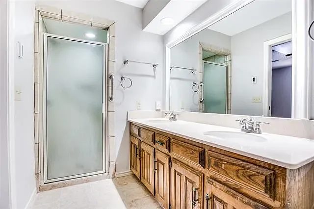 2203 Glen Forest Ln — Photo 12